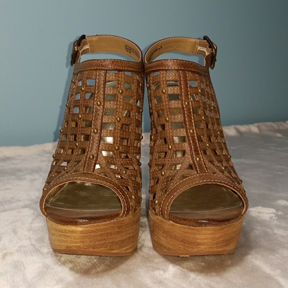 Brown Cage Wedge
